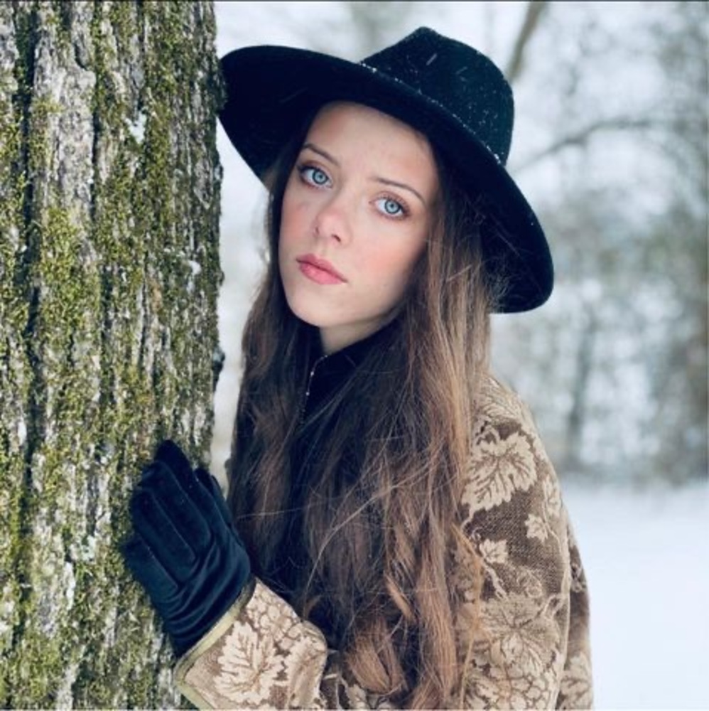 Meet your Posher, Carlin